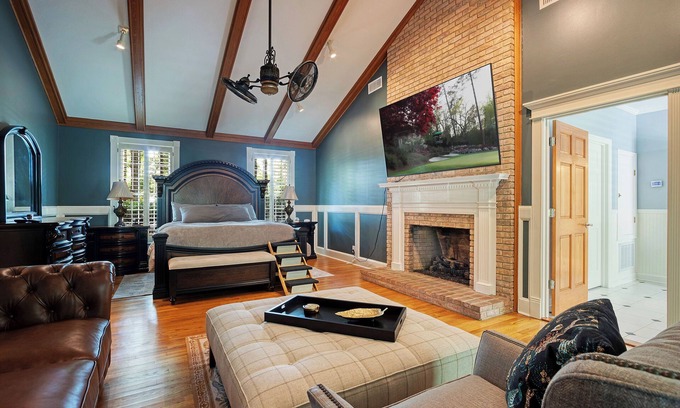 Thomasville House | Luxurious 4-Bedroom Retreat with Theater, Pool, Hot Tub, and Bar on 6 acres.