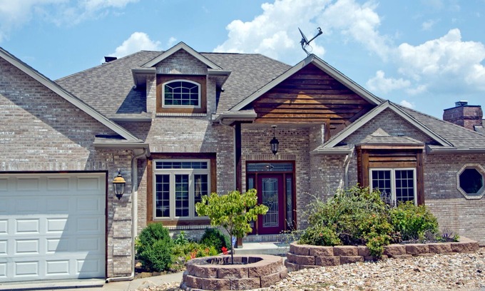 Camdenton House | Luxurious 5 bedroom, 5+ baths, gourmet kitchen, great location