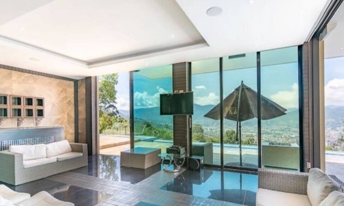 Envigado House | Luxurious 5 bedroom house with beautiful views