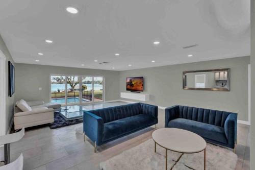 Southwest Orlando House | Luxurious 5 bedroom lake house 3min from Universal