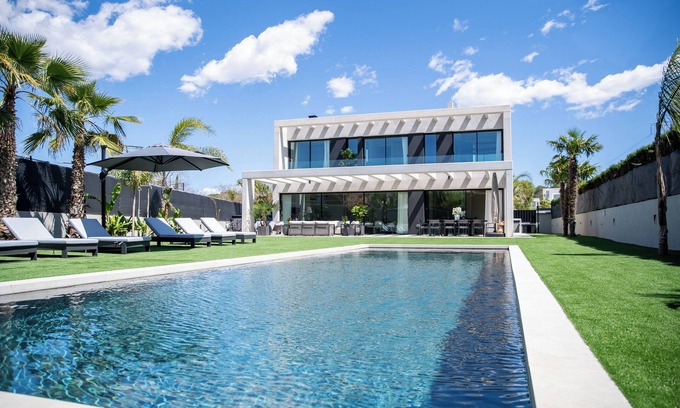 Betera Villa | Luxurious and Elegant Villa near Shopping, Spa, Wellness, and Golf Course