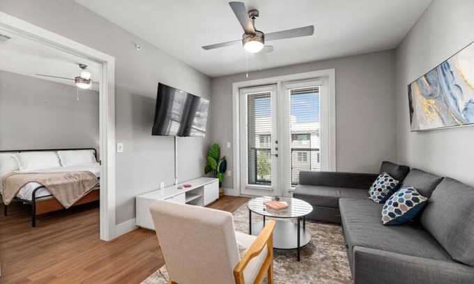 Fort Worth Apartment | Luxurious and Modern 1BR Apt with Pool & Gym