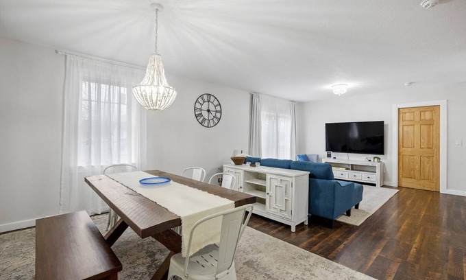Meredith Apartment | Luxurious and Sunny Apt at Main Street, Meredith