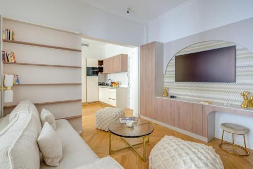 Faubourg-du-Roule Apartment | Luxurious Apartment - Champs Elysées - With AC