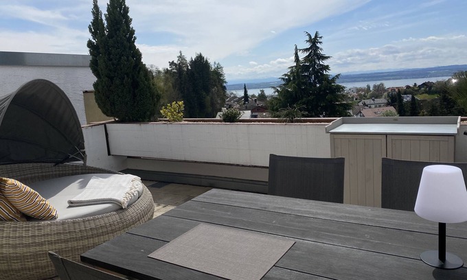 Daisendorf Apartment | Luxurious apartment with views of the lake and Alps