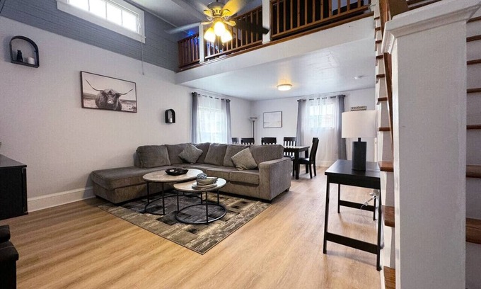 Mid-City Apartment | Luxurious Apartment in Mid-City Near Canal St.