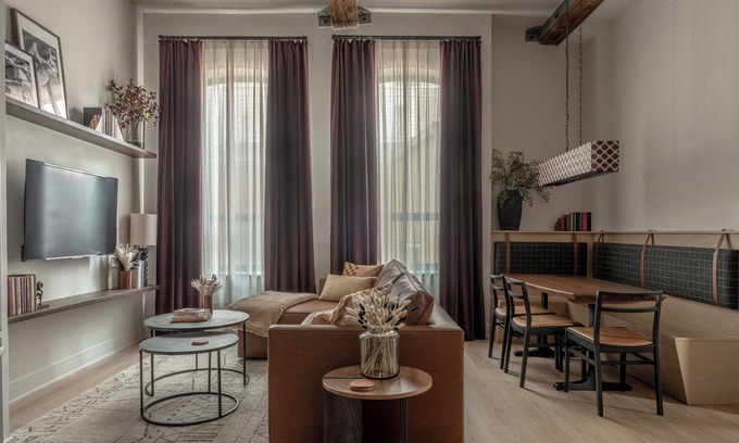 Northern Liberties Apartment | Luxurious Artisan Loft w/Chic Design/The Tanner