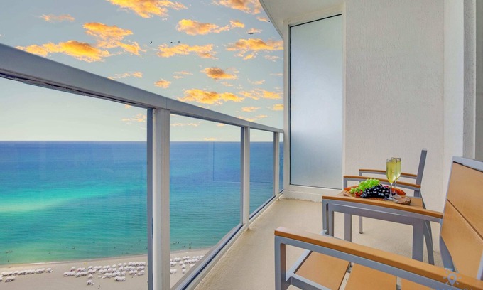 Sunny Isles Beach Condo | Luxurious Beach Resort- Ocean View & Gym
