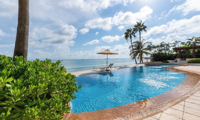 Emiliano Zapata Condo | Luxurious Beachfront Condo with Spectacular Ocean Views– Sleeps 6 -Punta Vista 1