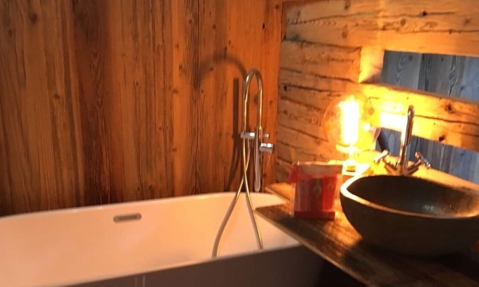 Les Bossons Ski Chalet | Luxurious cottage with Jacuzzi