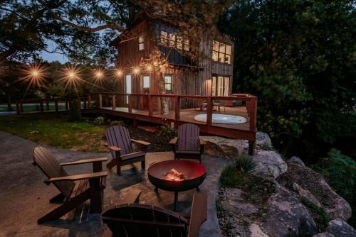 Rising Fawn House | Luxurious Cabin with Jacuzzi and Breathtaking Views in Georgia