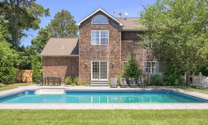 Shinnecock Hills House | Luxurious Colonial House with heated Pool in Southampton, NY