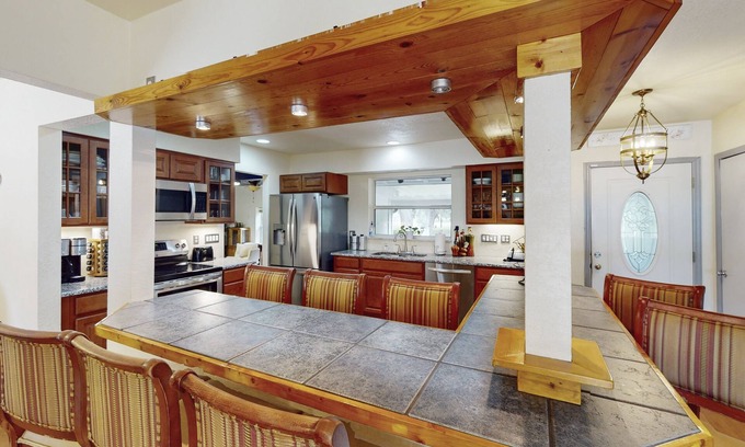 Umatilla House | Luxurious Comfort Meets Peaceful Countryside in Umatilla