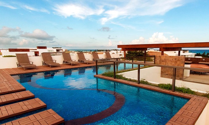 Zazil-ha Apartment | Luxurious condo with pool, fast WiFi, kitchenette & AC - 3 blocks to beach