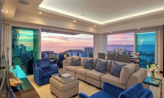 Romantic Zone Condo | Luxurious condo in the West Coast hills with views of the ocean and city life.
