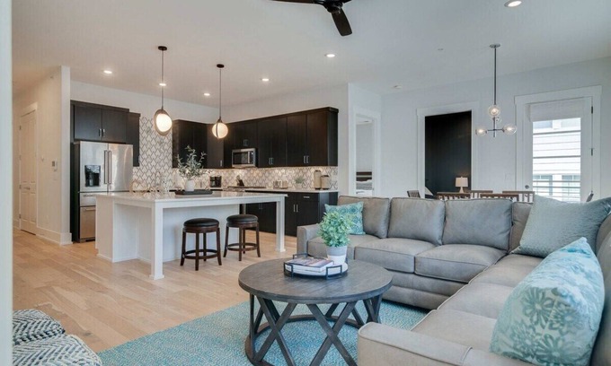 West End Condo | Luxurious Condo Near Vanderbilt and Downtown
