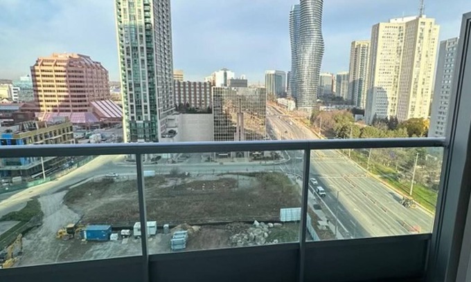 Fairview Apartment | Luxurious Condo with pool .Walking distance to downtown Mississauga and Mall.