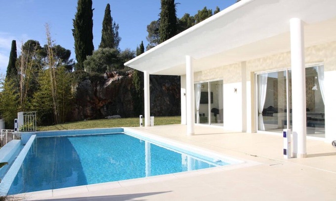 Gairaut Villa | Luxurious contemporary villa magnificent sea view