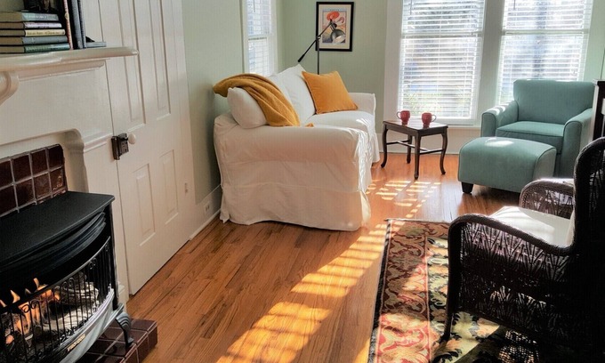 Downtown Little Rock Cabin | Luxurious Cottage that Accommodates Up to Six