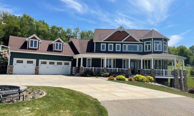 Mount Horeb House | Luxurious Country Retreatn