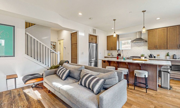 Gorgosa House | Luxurious, dog-friendly home w/private hot tub, W/D, AC, WiFi, near slopes