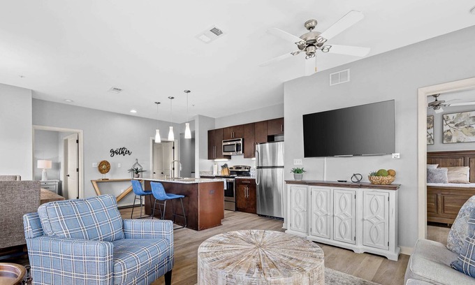 Rolling Mill Hill Condo | Luxurious Downtown Condo 503