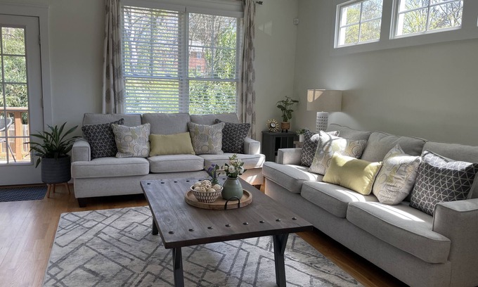 Durham House | Luxurious Downtown Home with 4 King Beds, 3min to downtown, 5min to Duke