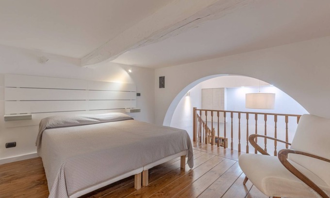 Historic Center Apartment | Luxurious Duplex Apt in the heart of Bologna