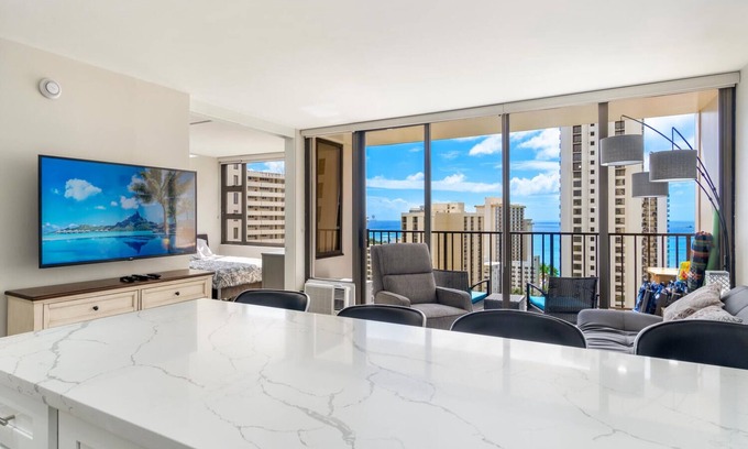 Waikiki Condo | Luxurious, Free Parking & WiFi, Ocean View, Remodeled, 1 BR Condo, No Resort Fee