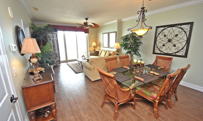 Long Beach Condo | Luxurious Getaway In The Heart Of Panama City Beach