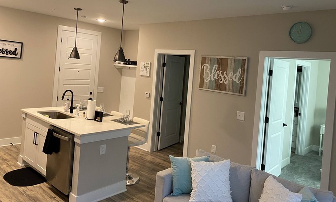 Summerhill Condo | LUXURIOUS GETAWAY CONDO RETREAT