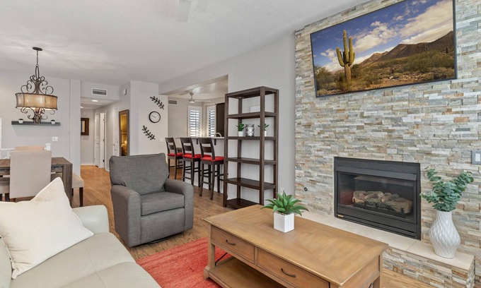Kierland Condo | Luxurious Haven Serene 2BR/2BA Condo with Pool