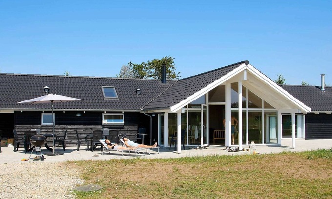 Sundstrup House | Luxurious Holiday Home in Hojslev near Sea