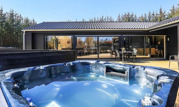 Aalbaek House | Luxurious Holiday Home in lb k with Whirlpool