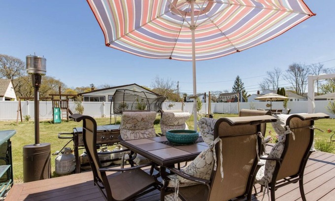 Shirley House | luxurious home spacious yard & above ground pool