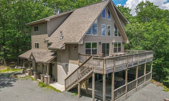 Lake Harmony Estates House | Luxurious home with hot tub for 7, game room, fireplace, central AC, & WD
