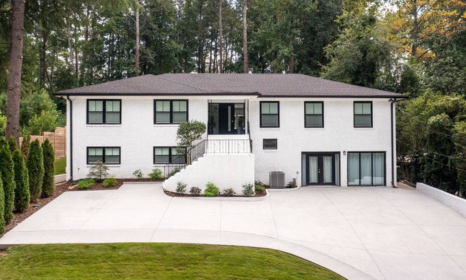 Buckhead House | Luxurious House in Buckhead w/hot tub - Walk to Lenox