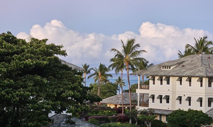 Waikoloa Condo | Luxurious Kolea Penthouse with direct access to Anaehoʻomalu Beach.