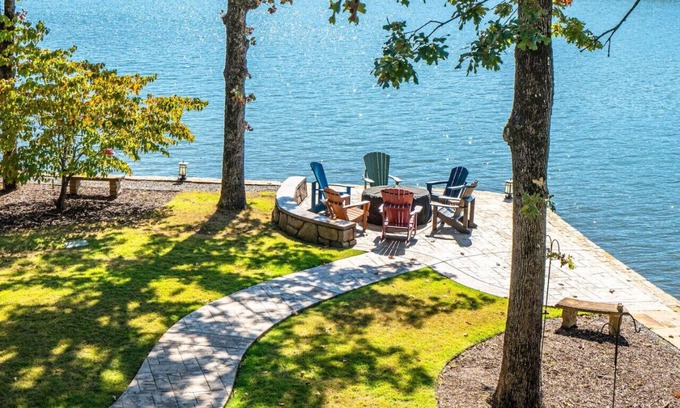 Hot Springs Village House | Luxurious Lakefront Retreat