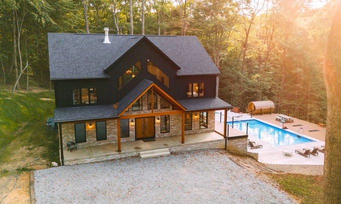 Logan Cabin | Luxurious large lodge with pool - Eagle Star 2