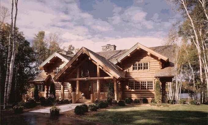 Charlevoix House | Luxurious Log Home on Private Lake just 10 minutes from charlevoix