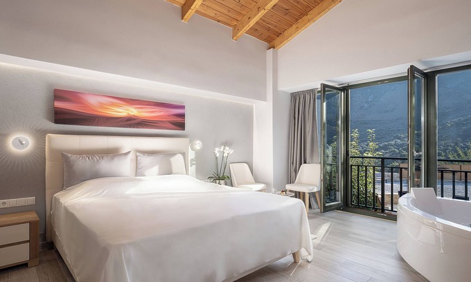 Kournas House | Luxurious love nest with whirlpool and heated pool