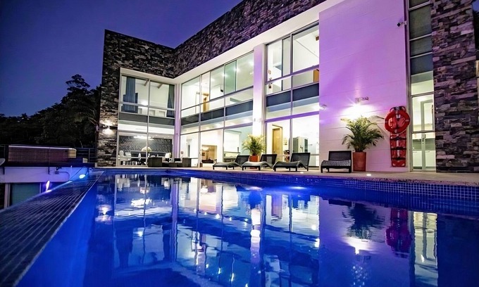 Envigado House | Luxurious mansion with view of all medellin! ideal house for a group of friends.