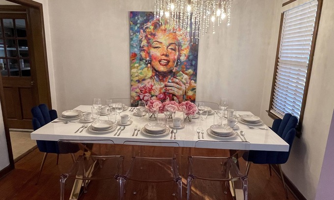 Springfield House | Luxurious Marilyn’s Mansion in the heart of Springfield!