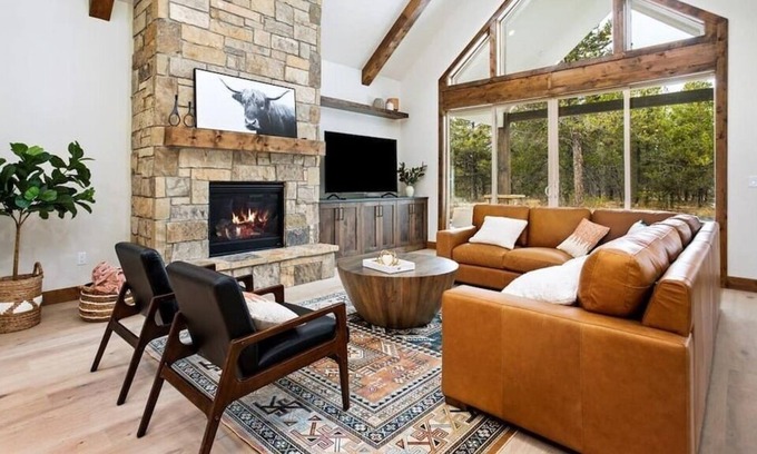 Donnelly Cabin | Luxurious Modern Cabin