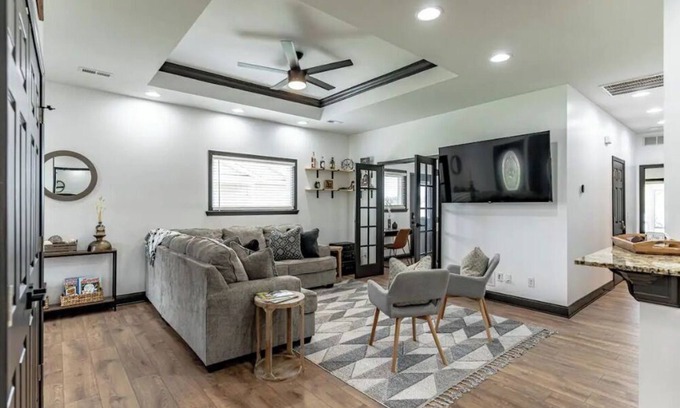 Elizabethtown House | ✸ Luxurious, Modern 3 BR only 1.8mi from Etown Sports Park ✸