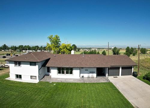 Brighton House | Luxurious Mountain View Home!