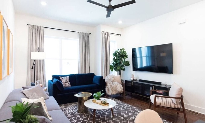 Hillsboro West End House | Luxurious Nashville Home for Groups
