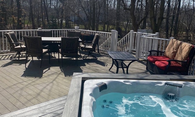 Plymouth House | Luxurious Newly Renovated 4 Bedroom Home Near Elkhart Lake, Green Bay & Kohler