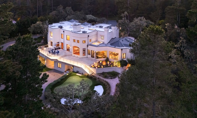 Pebble Beach House | Luxurious Pebble Beach Retreat with gym, golf simulator & putting green!